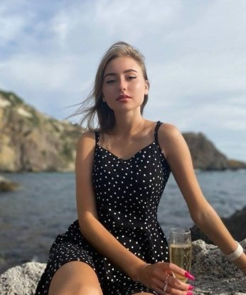Есения, 25
